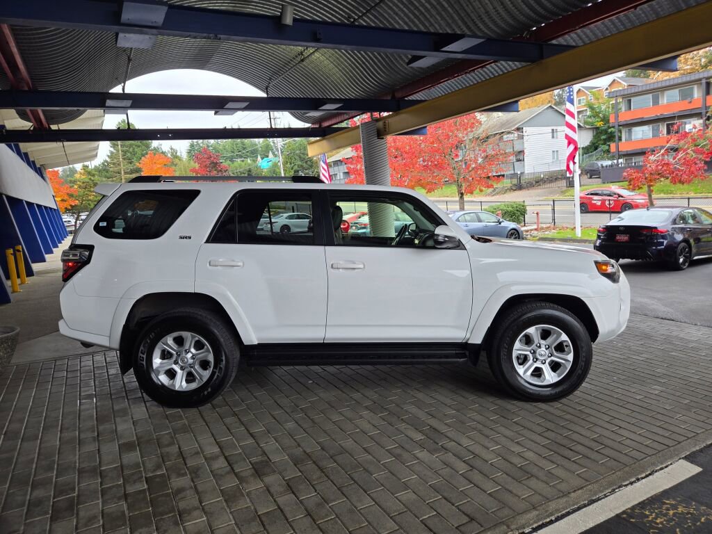 Used 2024 Toyota 4Runner SR5 Premium w/ Moonroof Package image 4