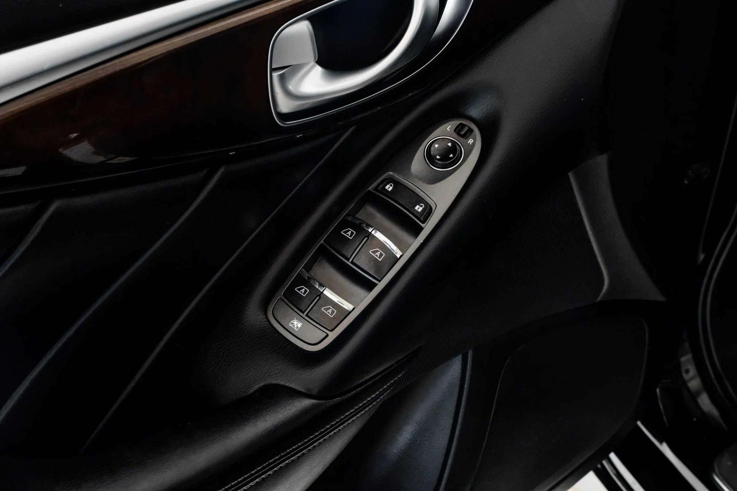 Used 2016 INFINITI Q50 3.0t Premium w/ Driver Assistance Package image 42