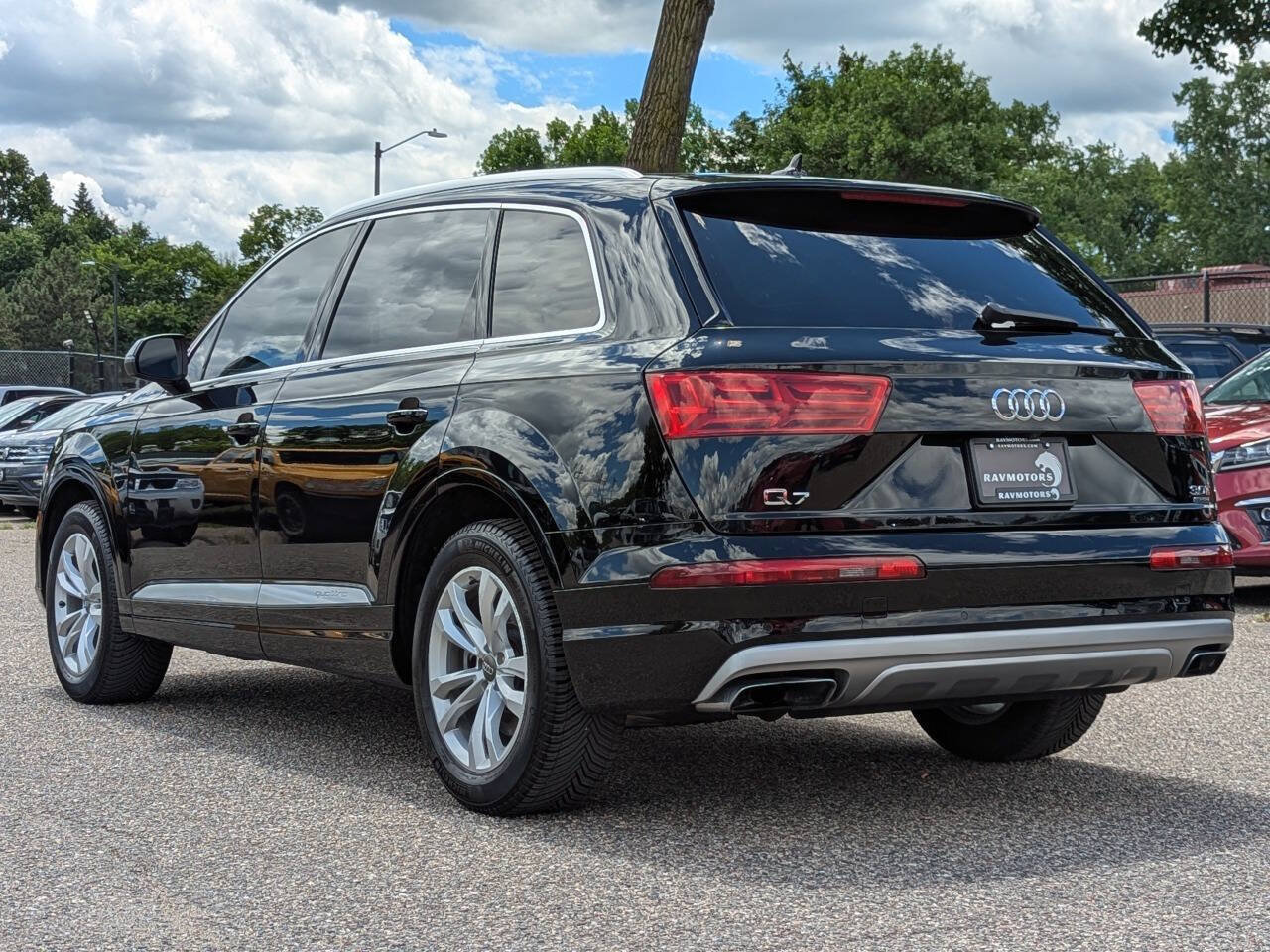 Used 2017 Audi Q7 3.0T Premium AWD/4WD image 9