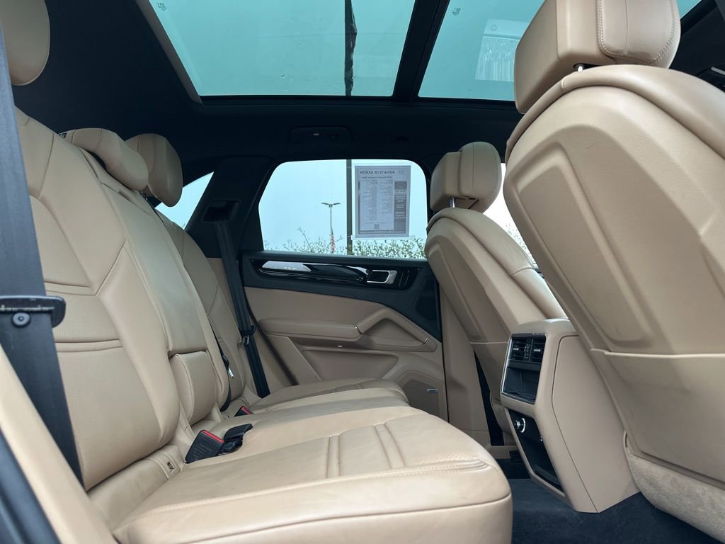 Used 2020 Porsche Cayenne image 33