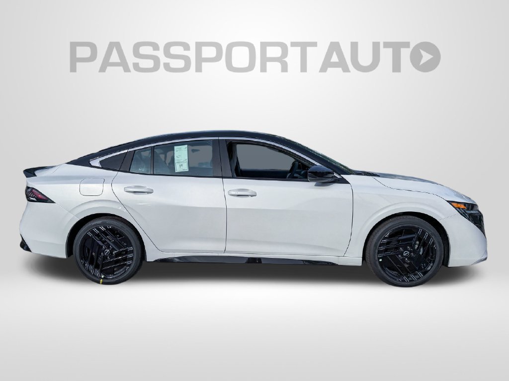 New 2027 Nissan Sentra SR w/ Floor Mat Package FWD image 4
