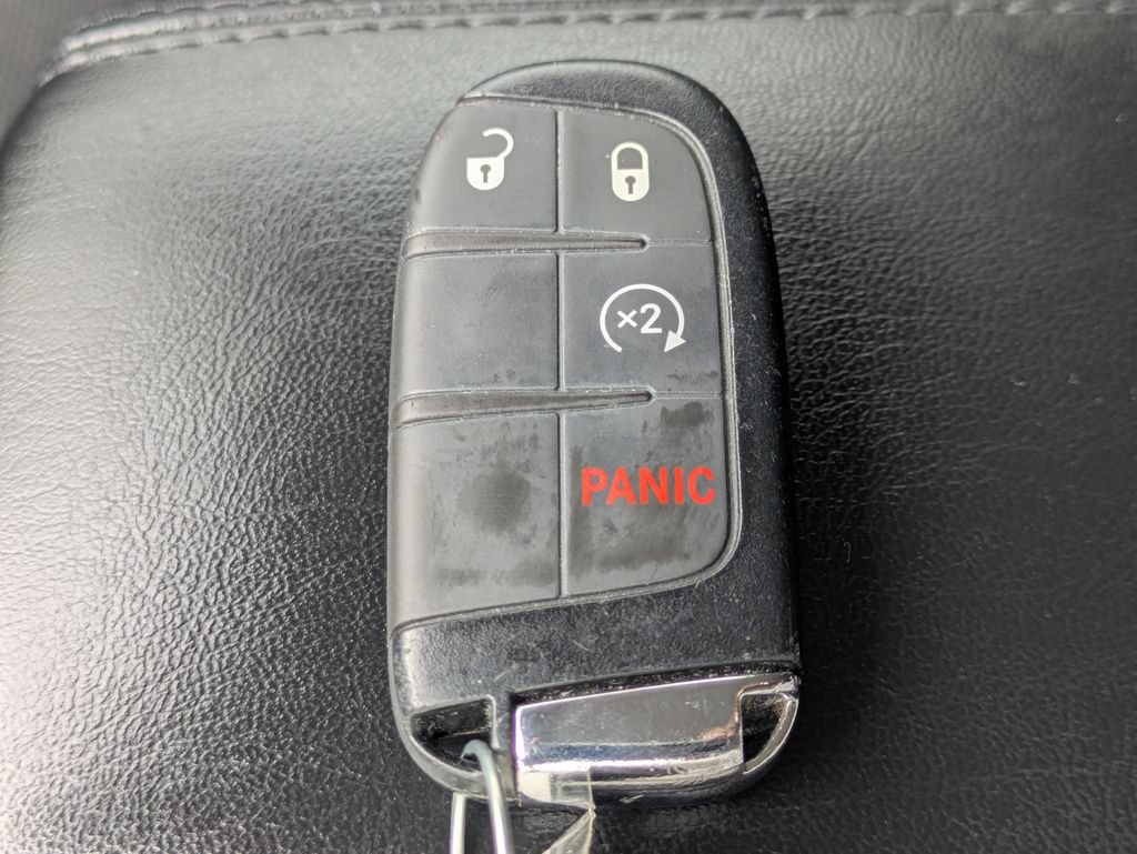 Used 2022 Jeep Compass Latitude w/ Sun and Sound Group AWD/4WD image 32