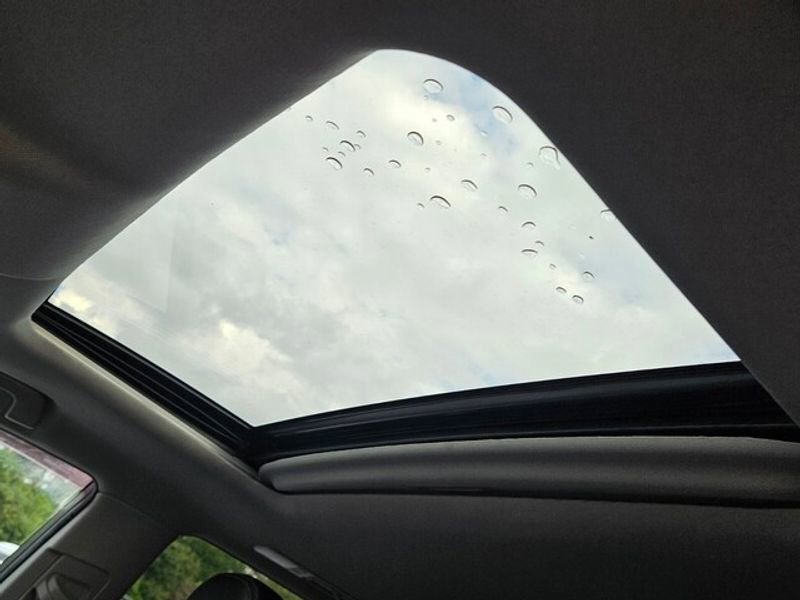 Used 2019 Toyota Highlander XLE image 23