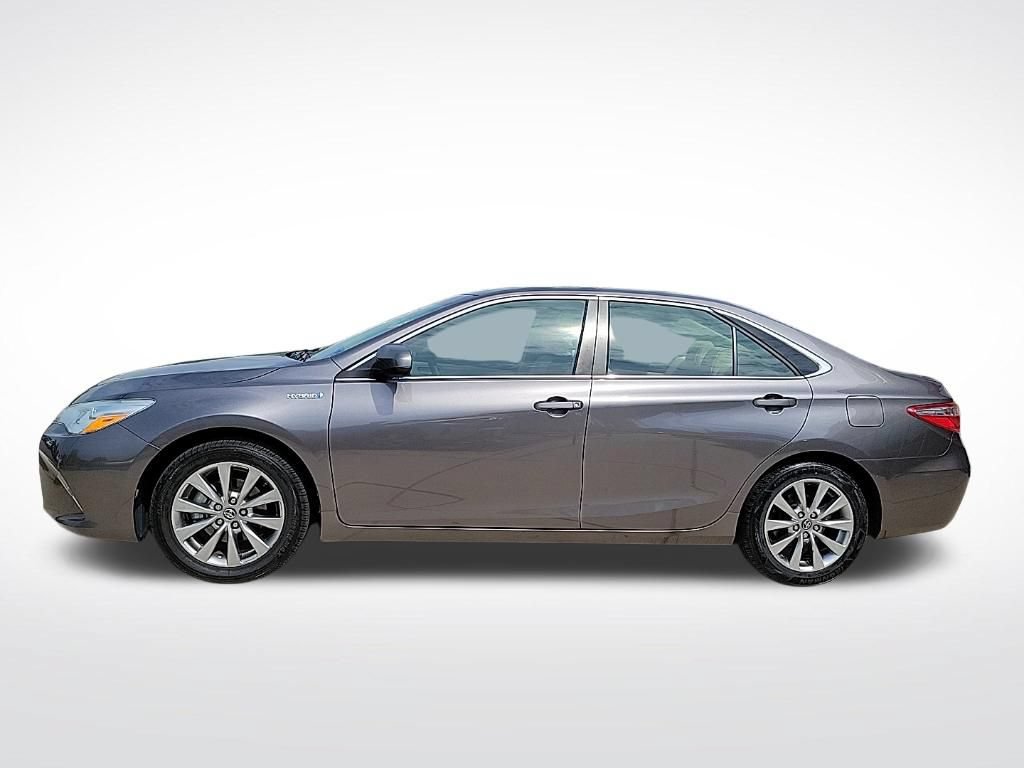 Used 2016 Toyota Camry XLE w/ Moonroof Package FWD image 2