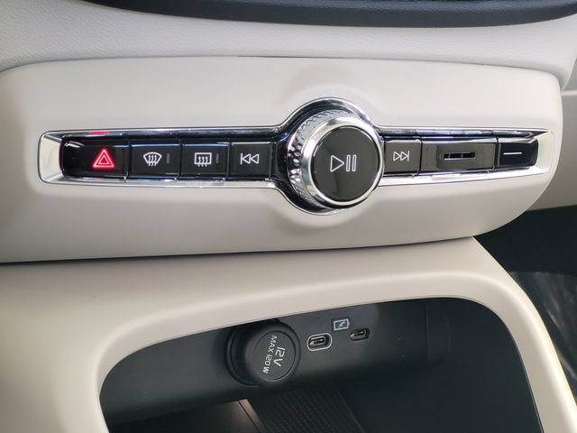 New 2026 Volvo XC40 B5 Plus w/ Protection Package Premier AWD/4WD image 19