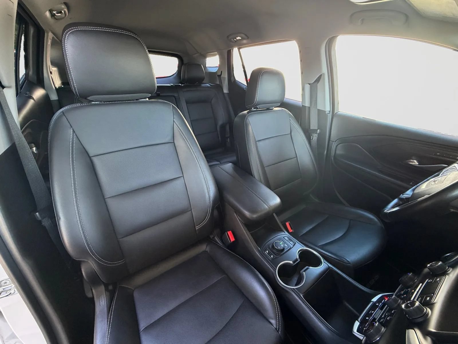 Used 2022 GMC Terrain SLT w/ LPO, Floor Liner Package AWD/4WD image 21