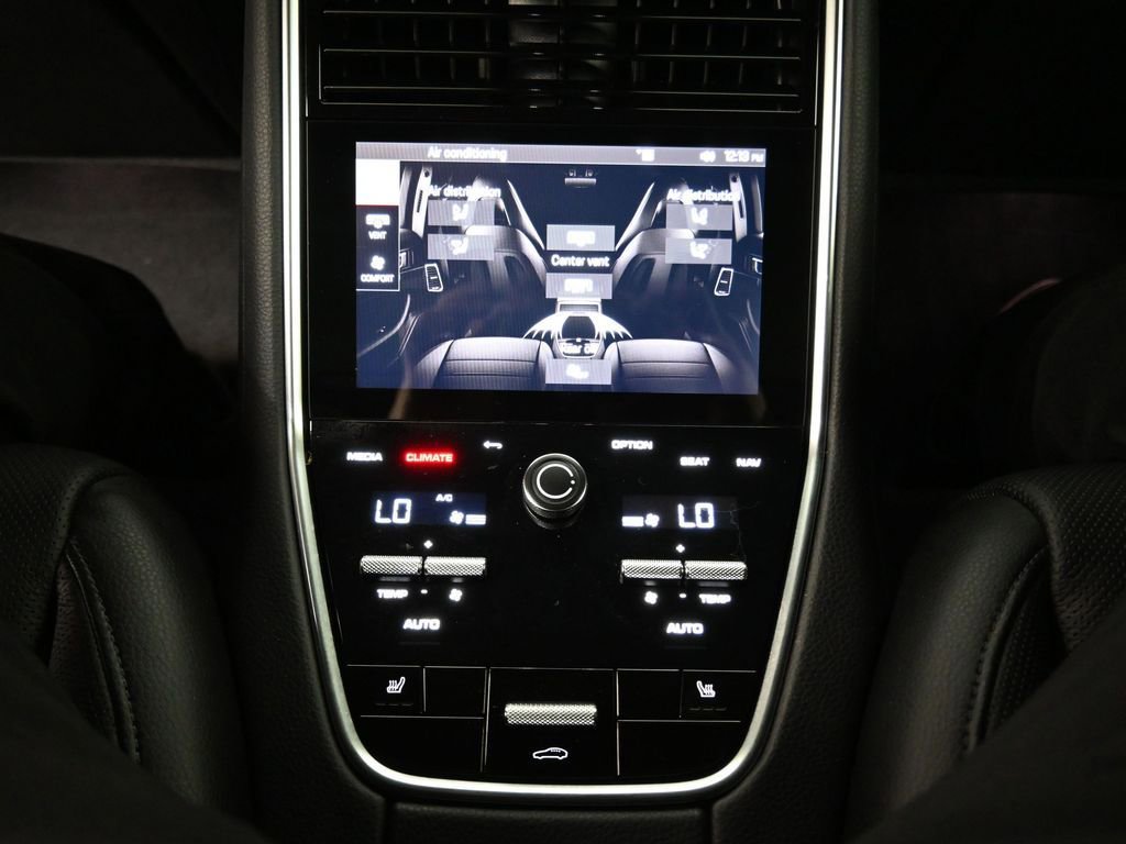 Used 2023 Porsche Panamera Platinum Edition image 33