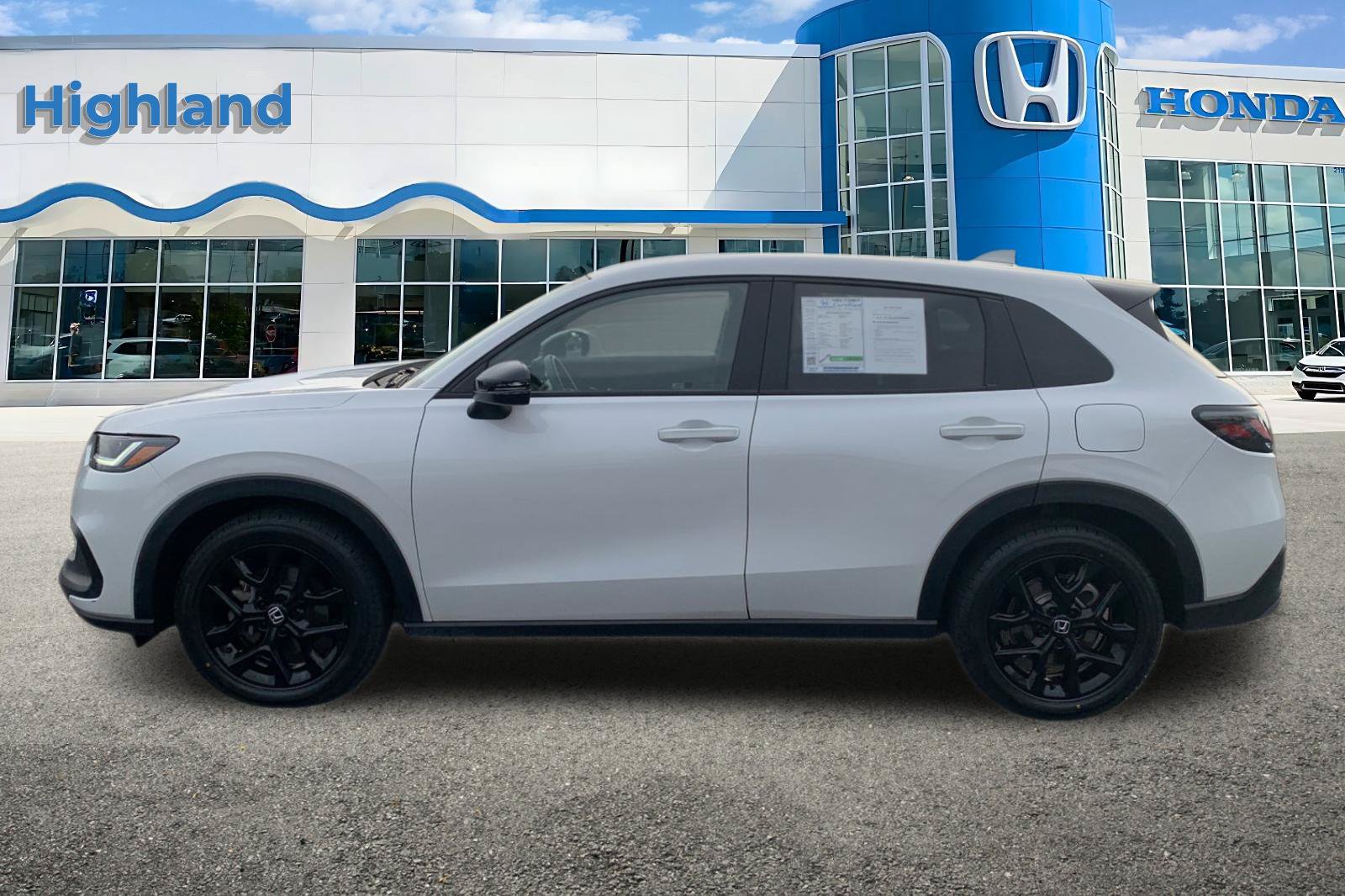 Used 2024 Honda HR-V Sport image 2
