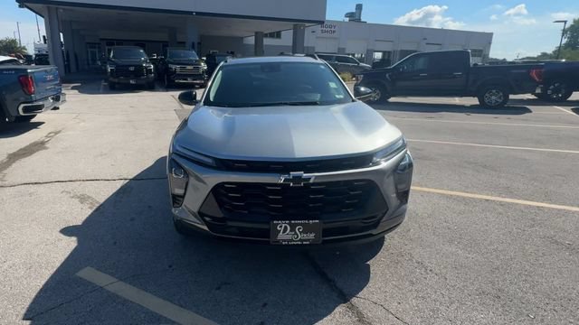 Used 2024 Chevrolet Trax ACTIV w/ Sunroof Package FWD image 3