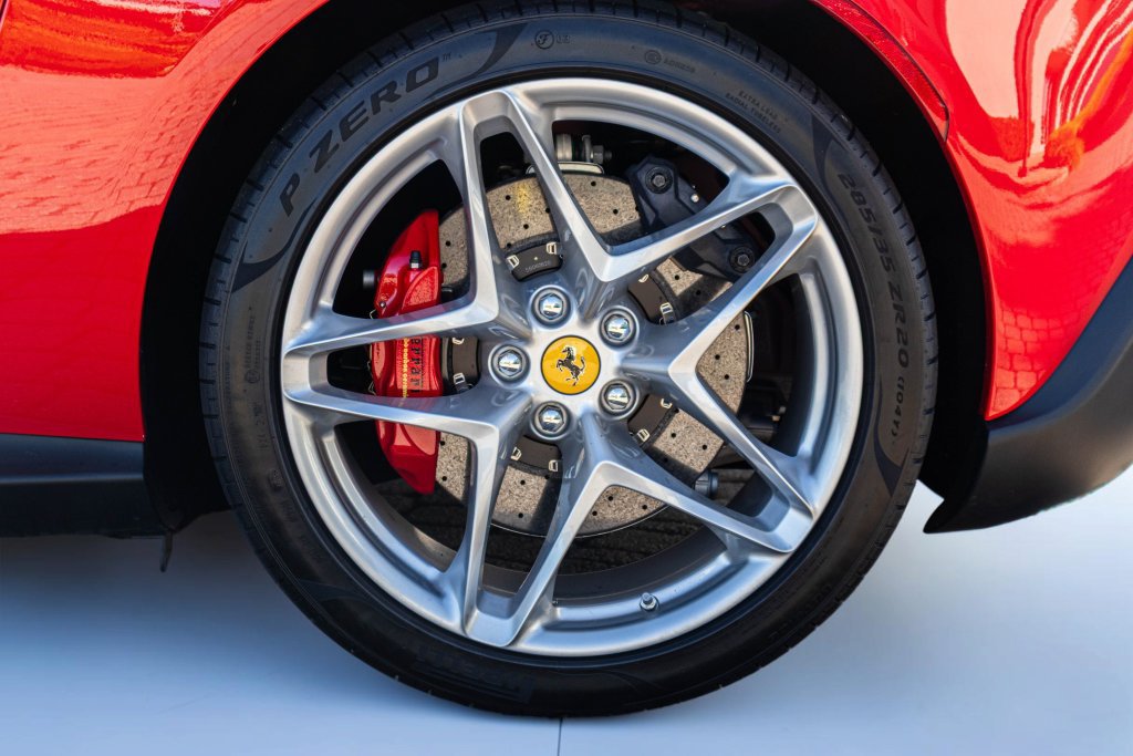 Certified 2025 Ferrari Roma Spider RWD image 62