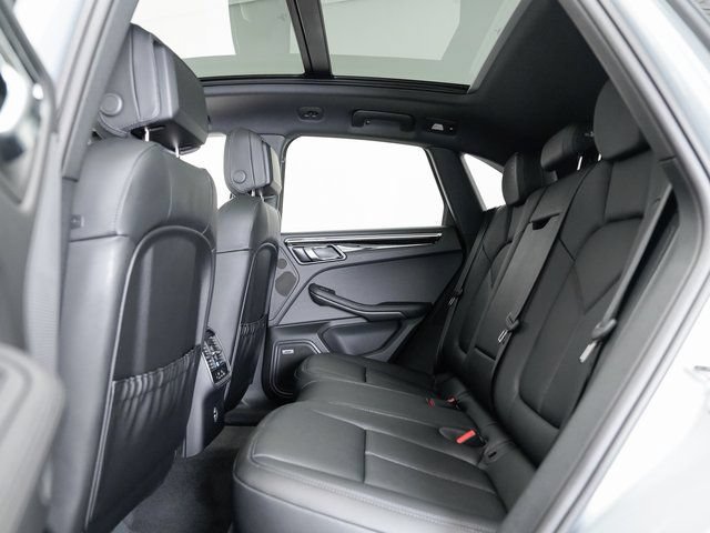 Certified 2025 Porsche Macan AWD/4WD image 25