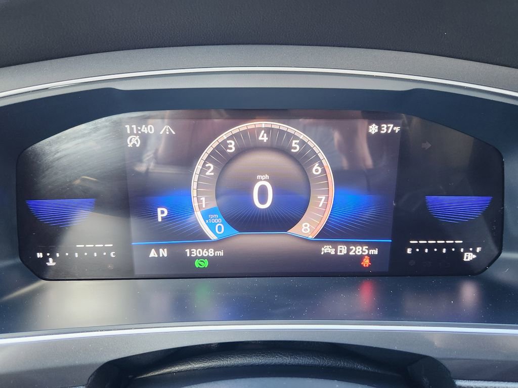 Certified 2024 Volkswagen Tiguan SE R-Line image 17