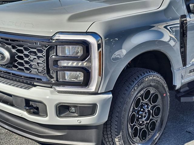 New 2026 Ford F250 Lariat w/ Black Appearance Package image 4