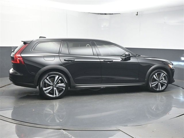 Used 2024 Volvo V60 B5 Cross Country Plus image 8