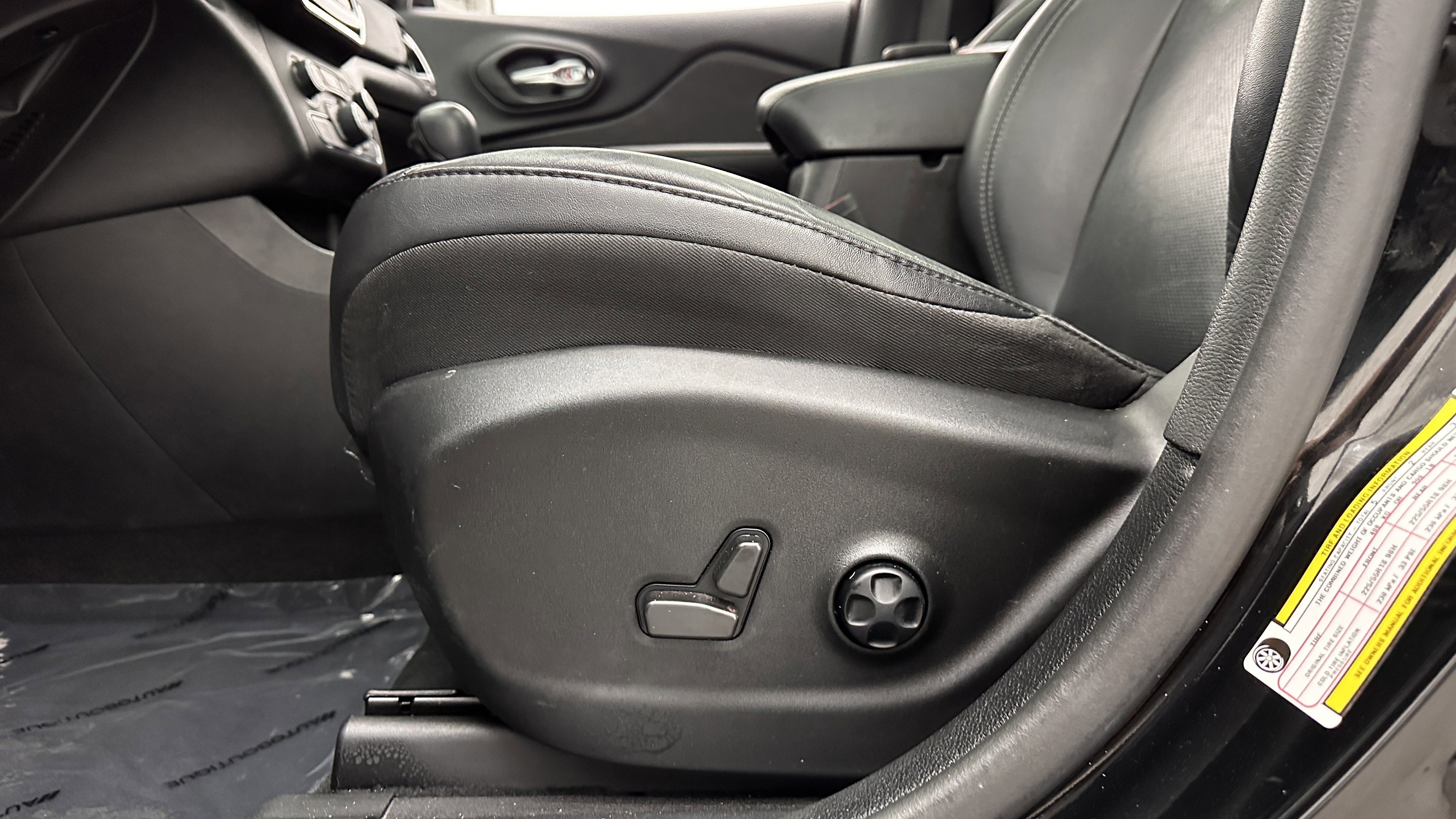 Used 2021 Jeep Cherokee Limited FWD image 14
