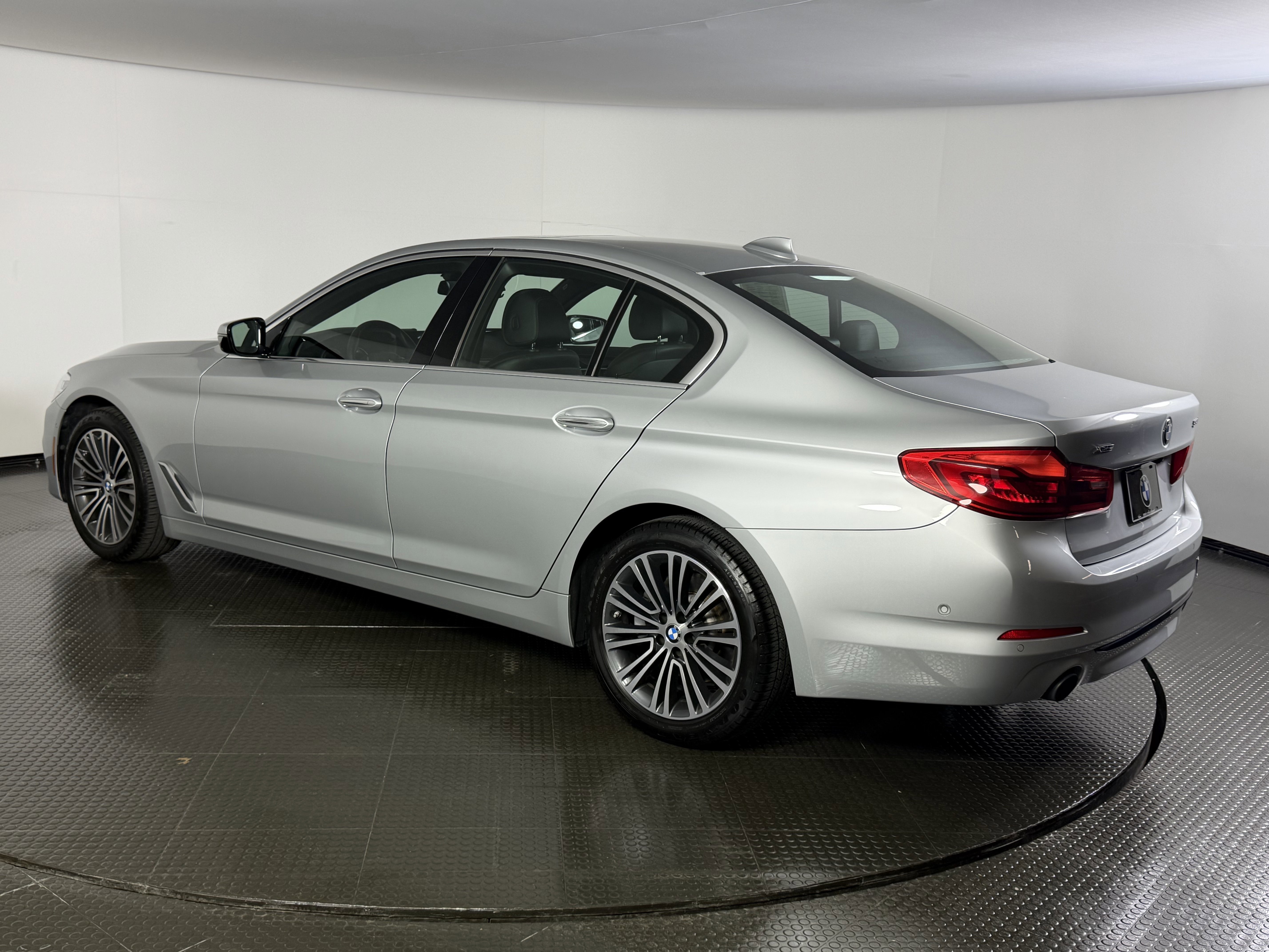 Used 2018 BMW 530i xDrive image 6