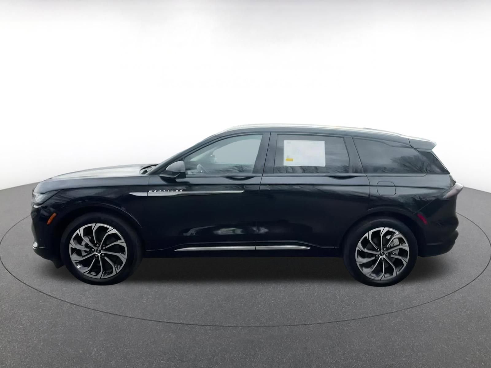 Used 2024 Lincoln Nautilus Reserve image 10