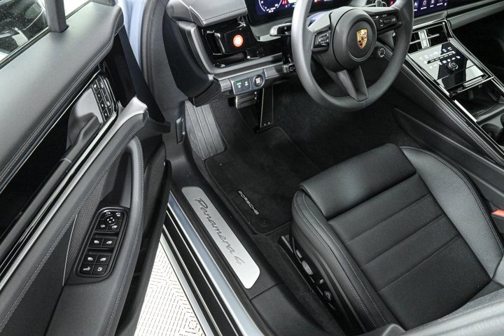 New 2025 Porsche Panamera 4 image 7