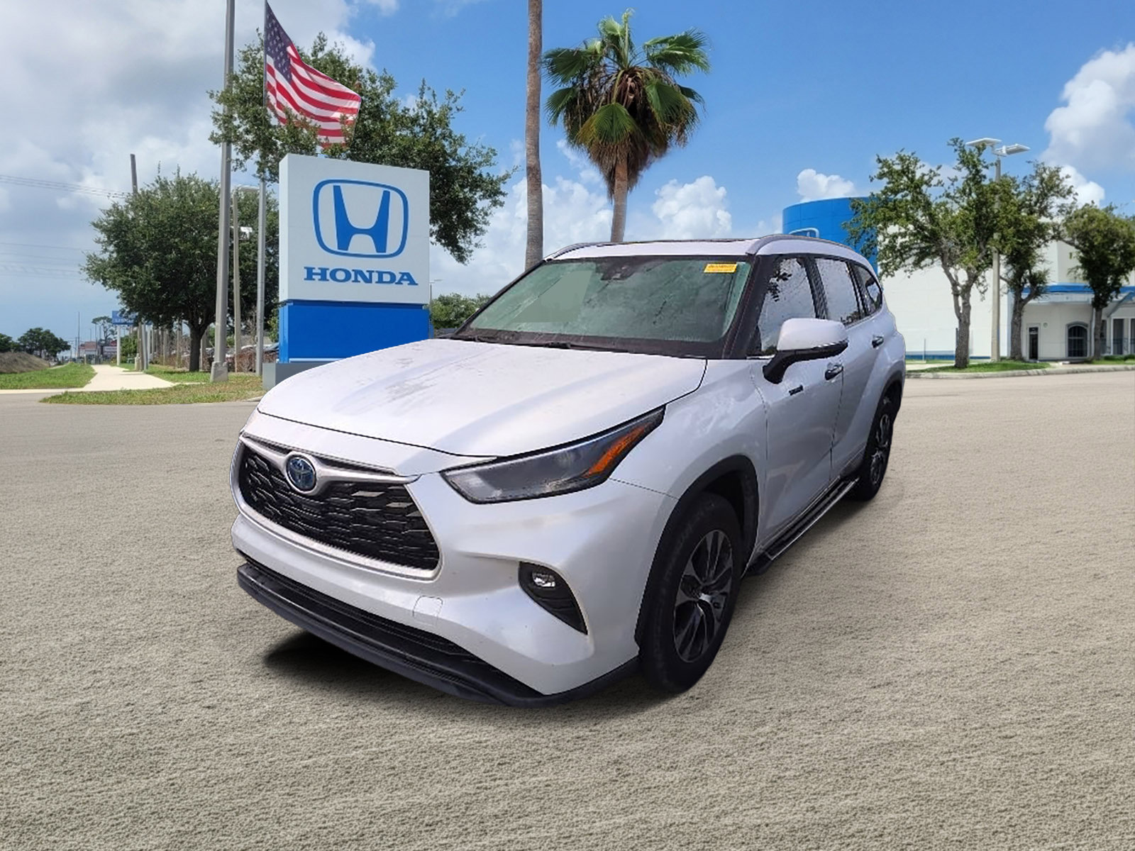 Used 2022 Toyota Highlander XLE FWD image 5