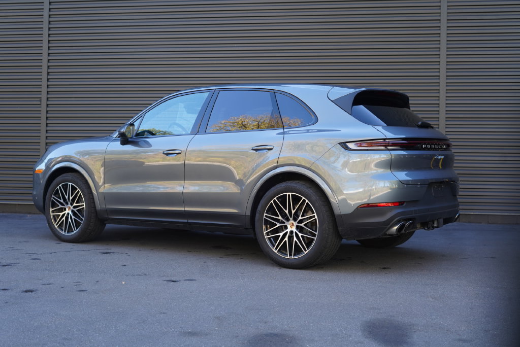 Certified 2026 Porsche Cayenne AWD/4WD image 3