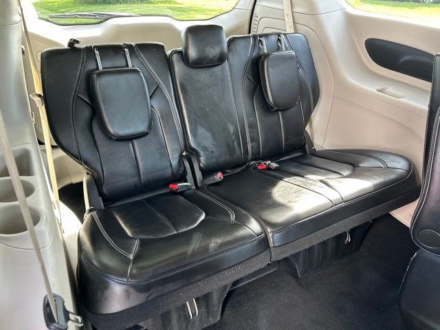Used 2024 Chrysler Pacifica Limited FWD image 53