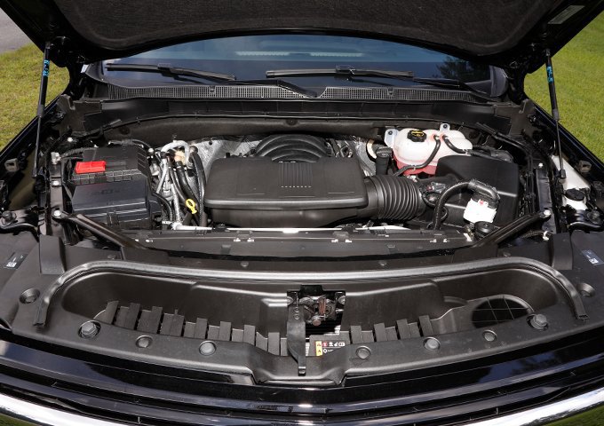 Used 2025 Chevrolet Suburban LS RWD image 10