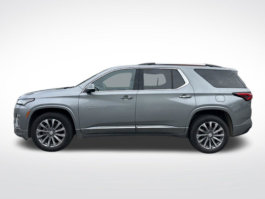 Used 2023 Chevrolet Traverse Premier FWD image 2