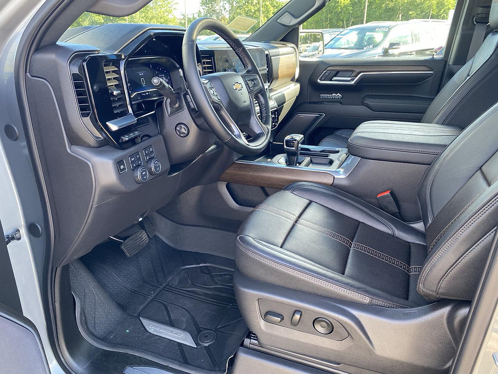 Used 2025 Chevrolet Silverado 1500 High Country AWD/4WD image 60
