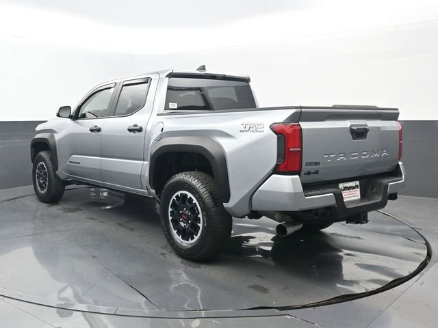 Used 2025 Toyota Tacoma TRD Off-Road AWD/4WD image 3