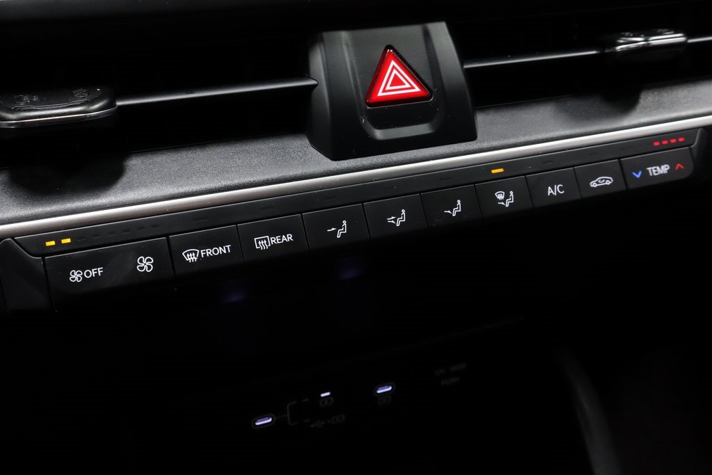 Used 2025 Kia K4 LX image 32