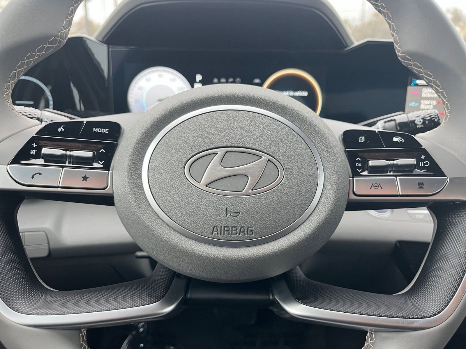 Used 2025 Hyundai Elantra SEL image 25