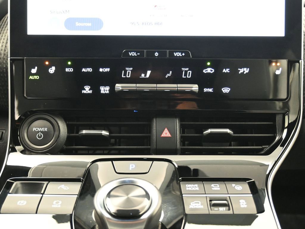 Used 2024 Subaru Solterra Limited image 27