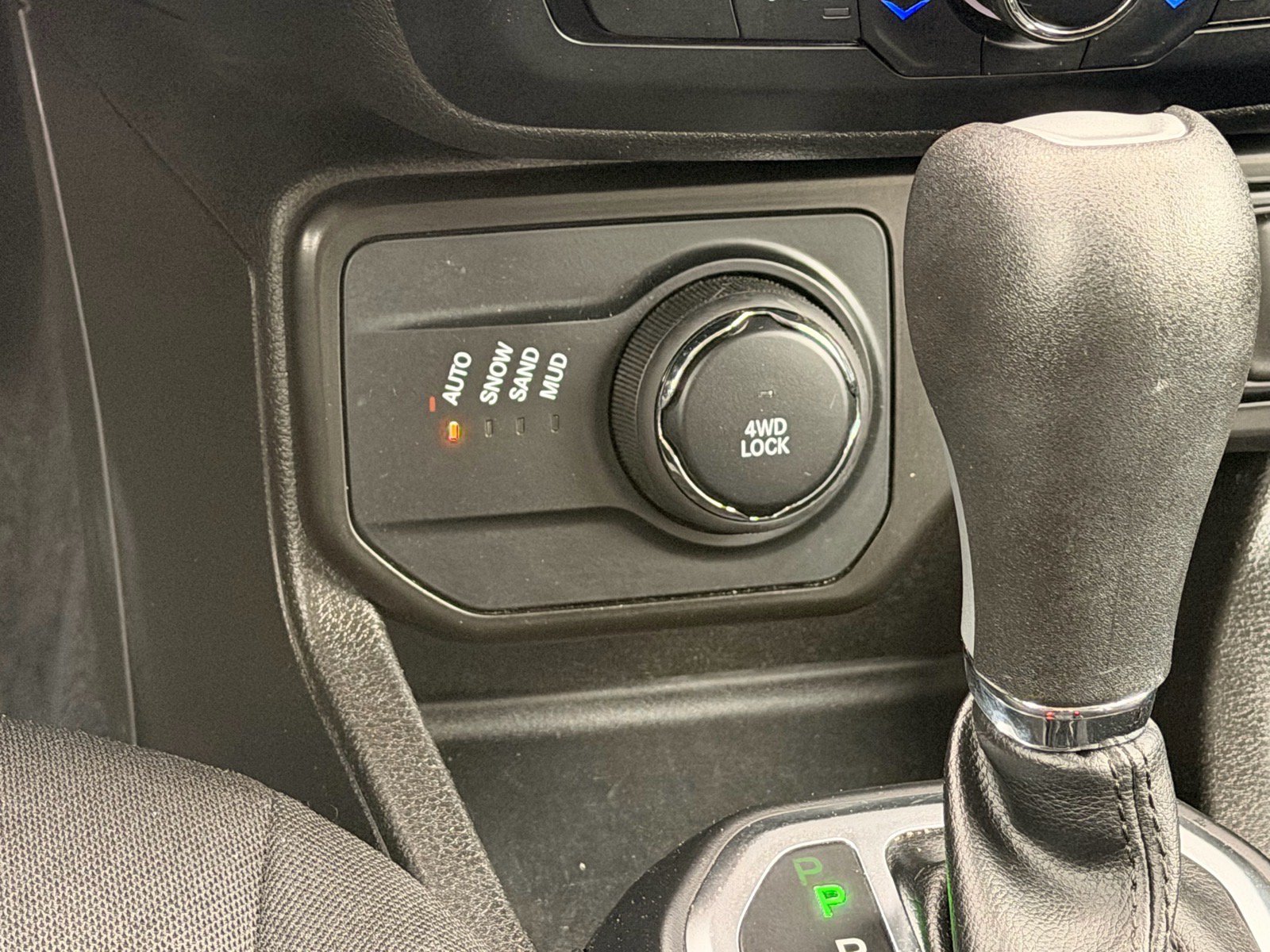 Used 2023 Jeep Renegade Latitude AWD/4WD image 19