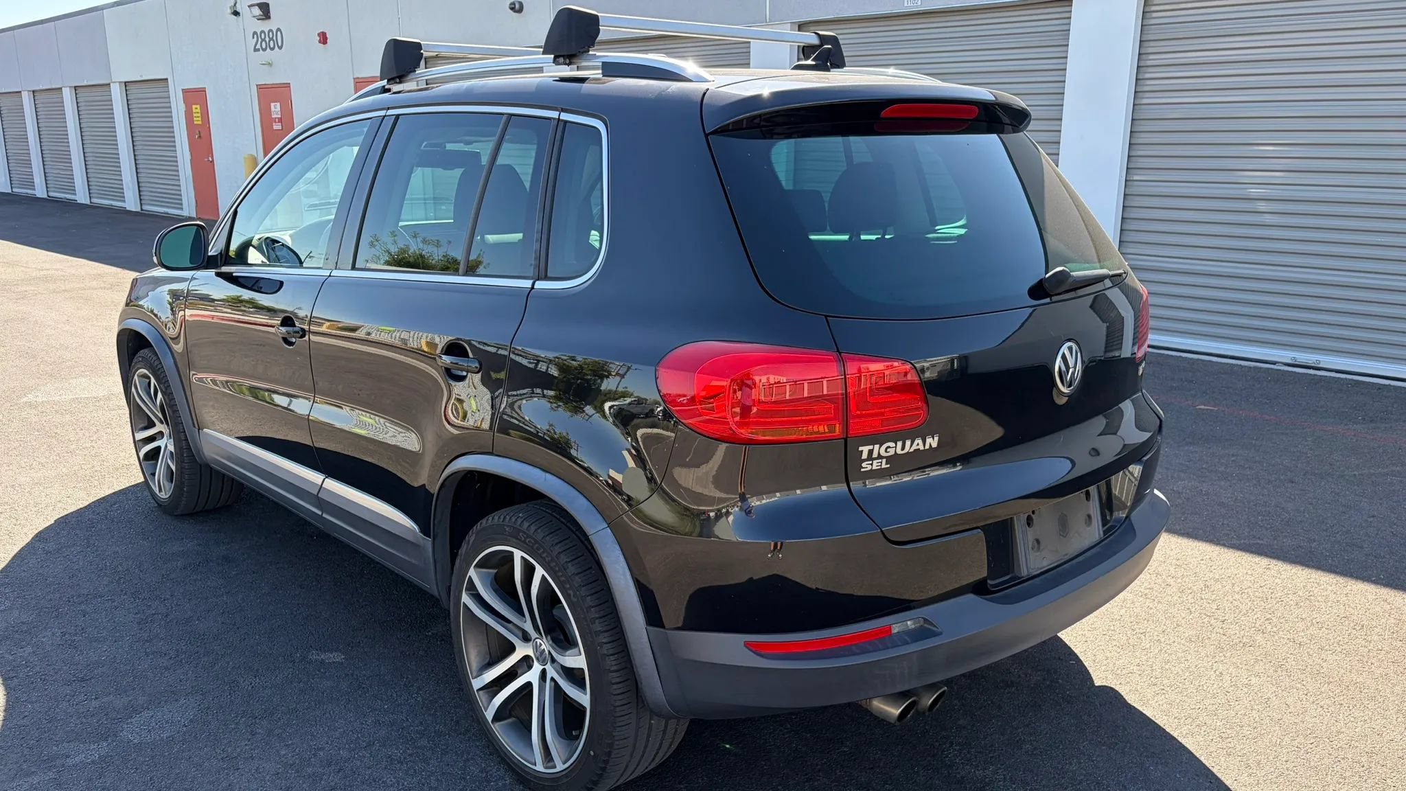 Used 2017 Volkswagen Tiguan SEL FWD image 3