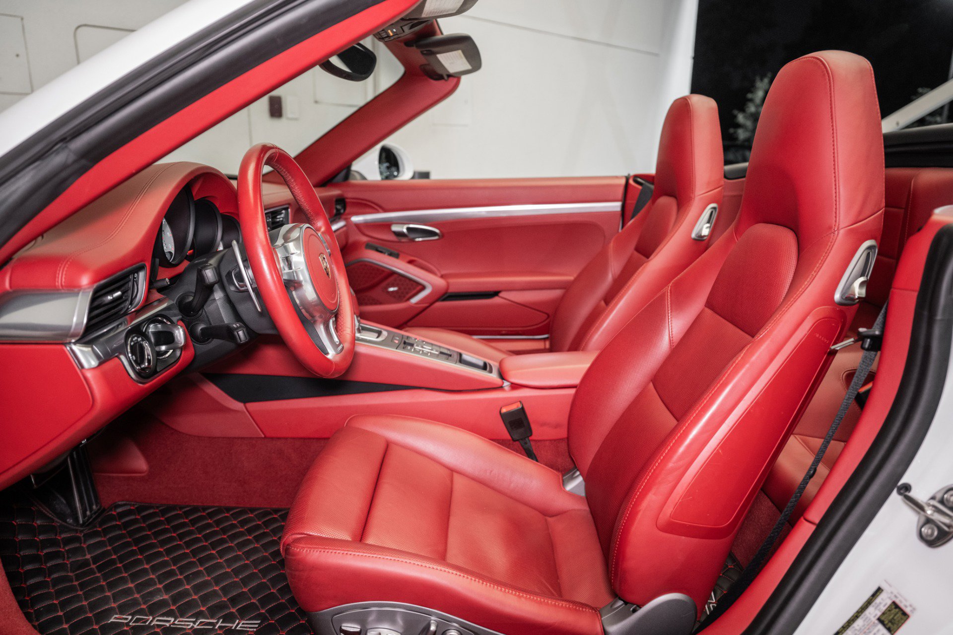 Used 2016 Porsche 911 Carrera S image 2