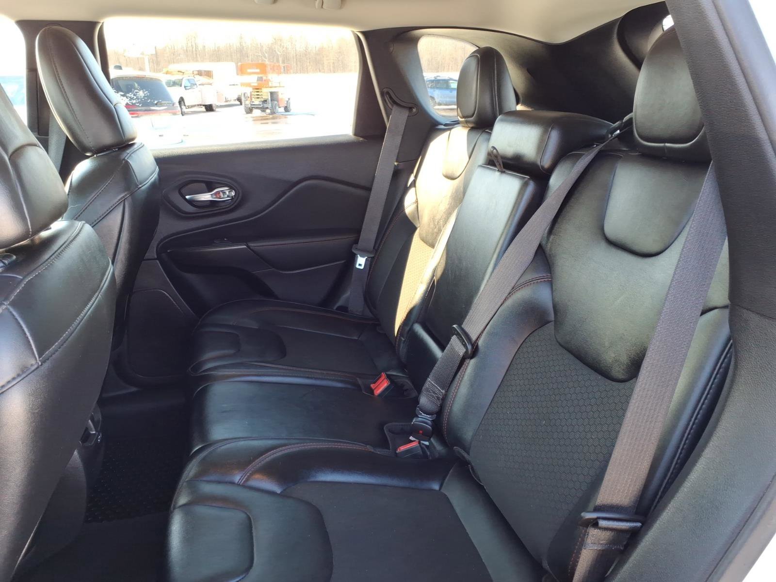 Used 2022 Jeep Cherokee Trailhawk w/ Trailer Tow Group image 9