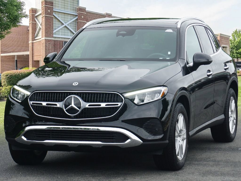 Certified 2025 Mercedes-Benz GLC 300 image 4