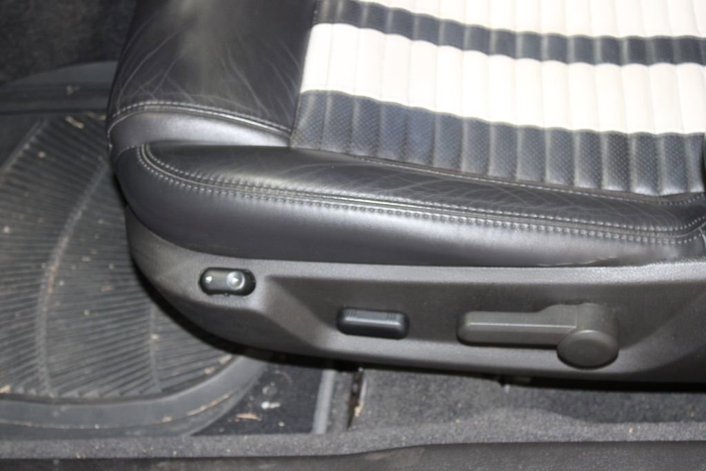 Used 2011 Ford Mustang Shelby GT500 w/ SVT Performance Pkg RWD image 21