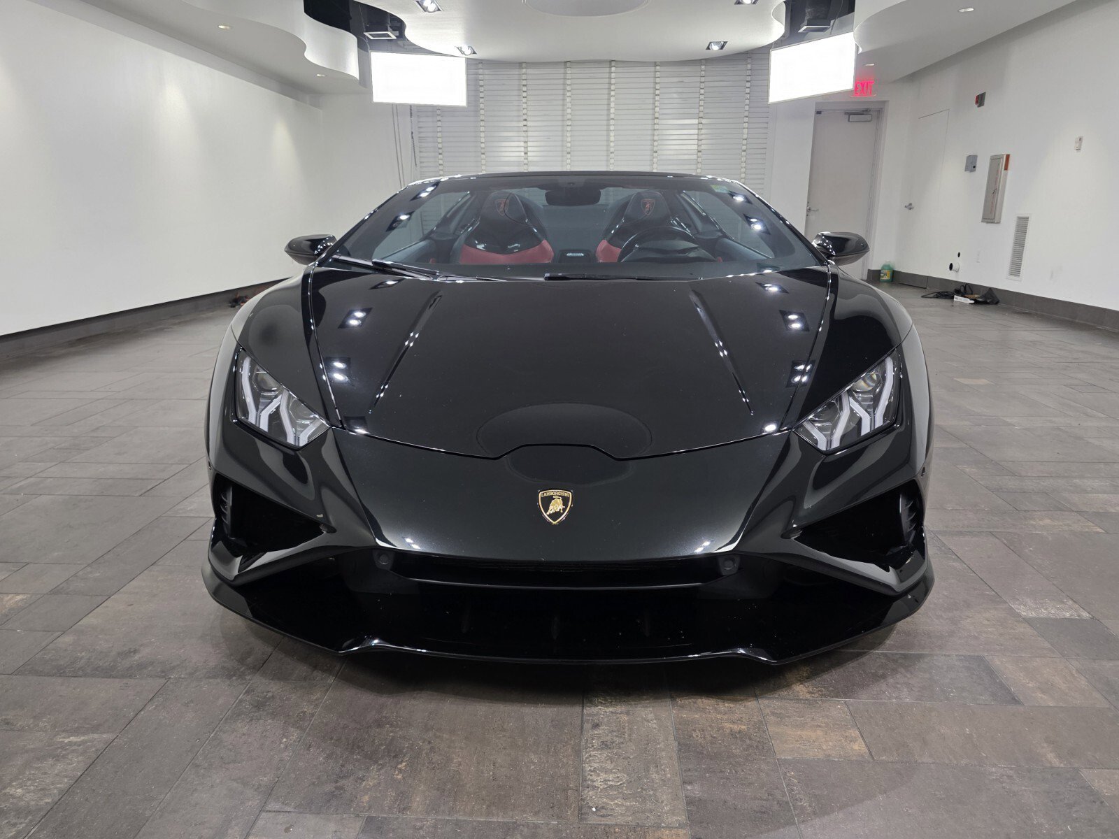 Used 2022 Lamborghini Huracan EVO RWD image 2