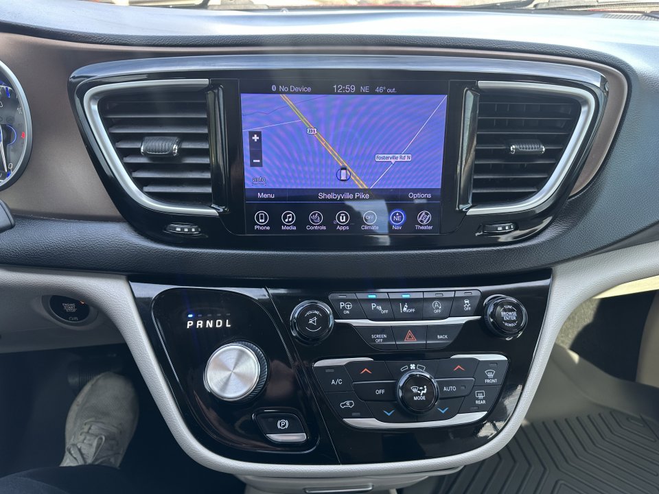 Used 2017 Chrysler Pacifica Touring-L Plus w/ Advanced Safetytec Group FWD image 11