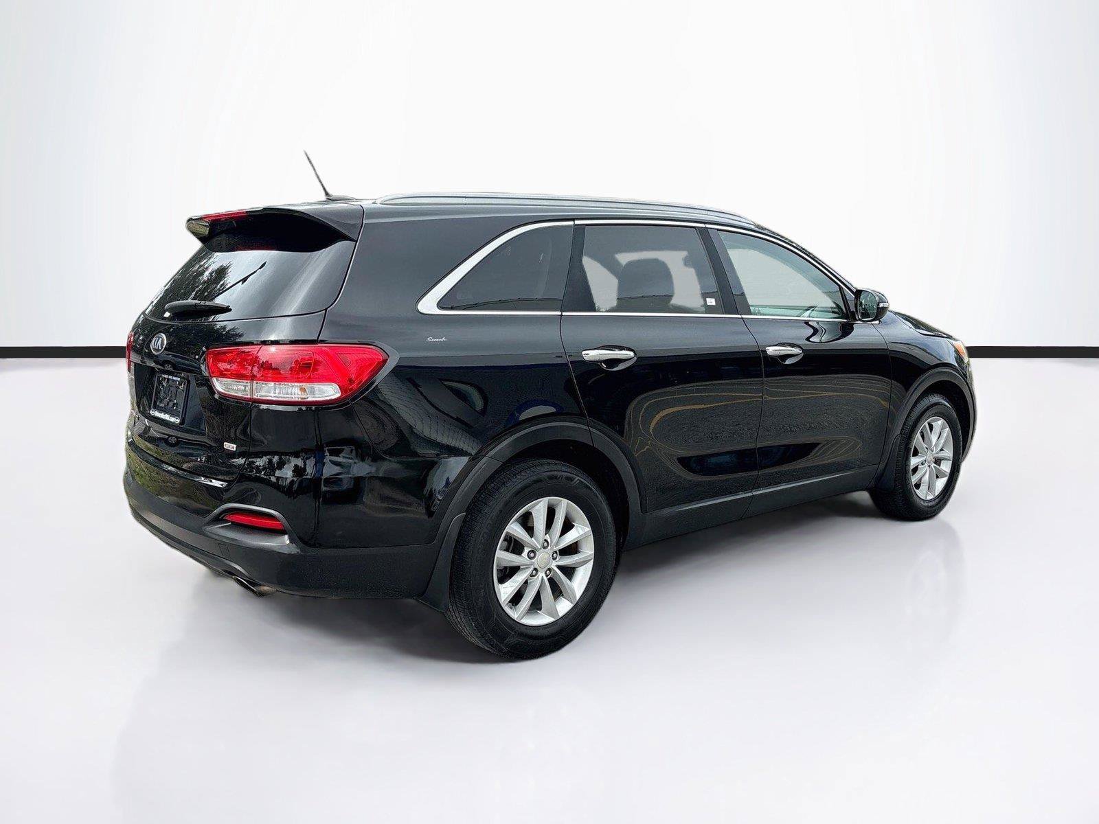 Used 2016 Kia Sorento FWD image 7