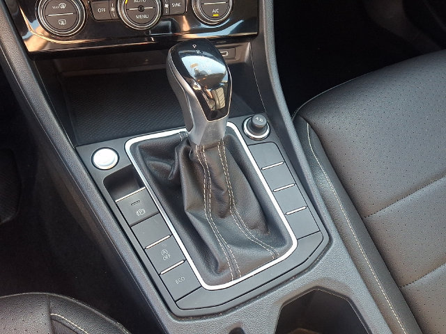 Used 2024 Volkswagen Jetta SE FWD image 16