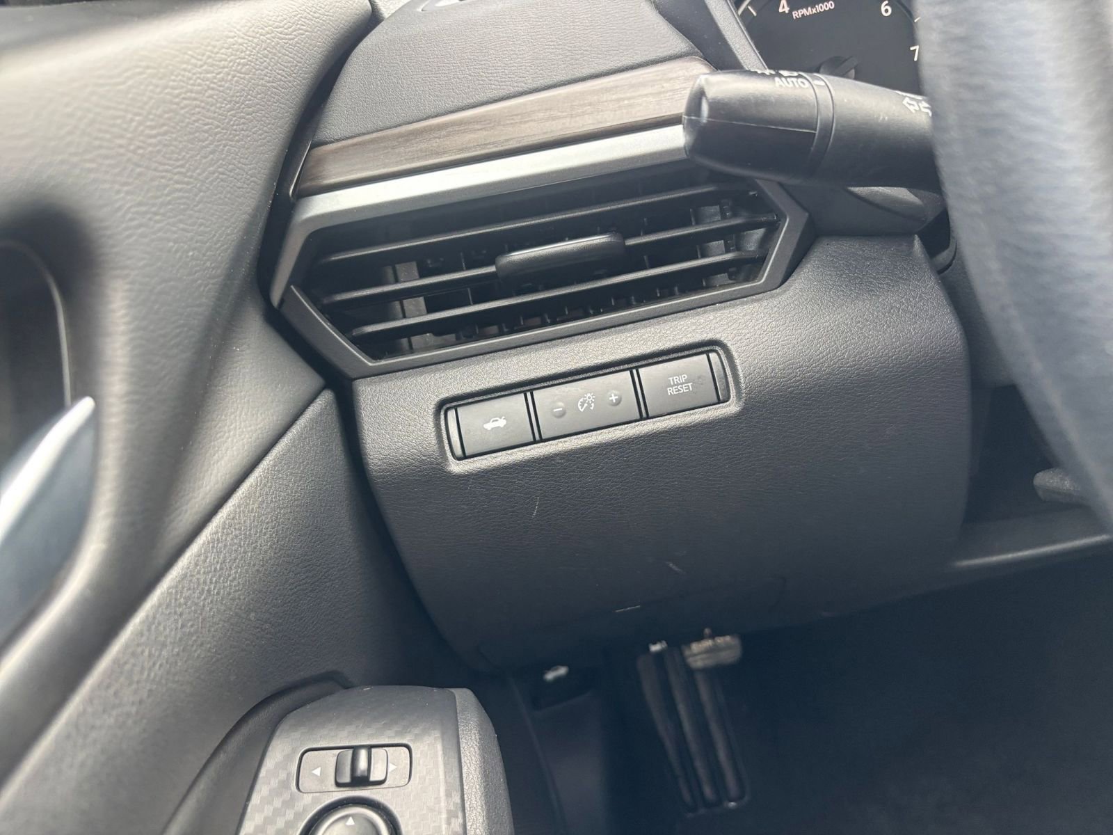 Used 2025 Nissan Altima 2.5 SV FWD image 34