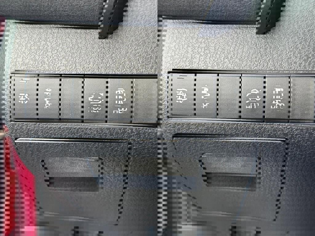 Used 2019 Toyota Camry LE image 12