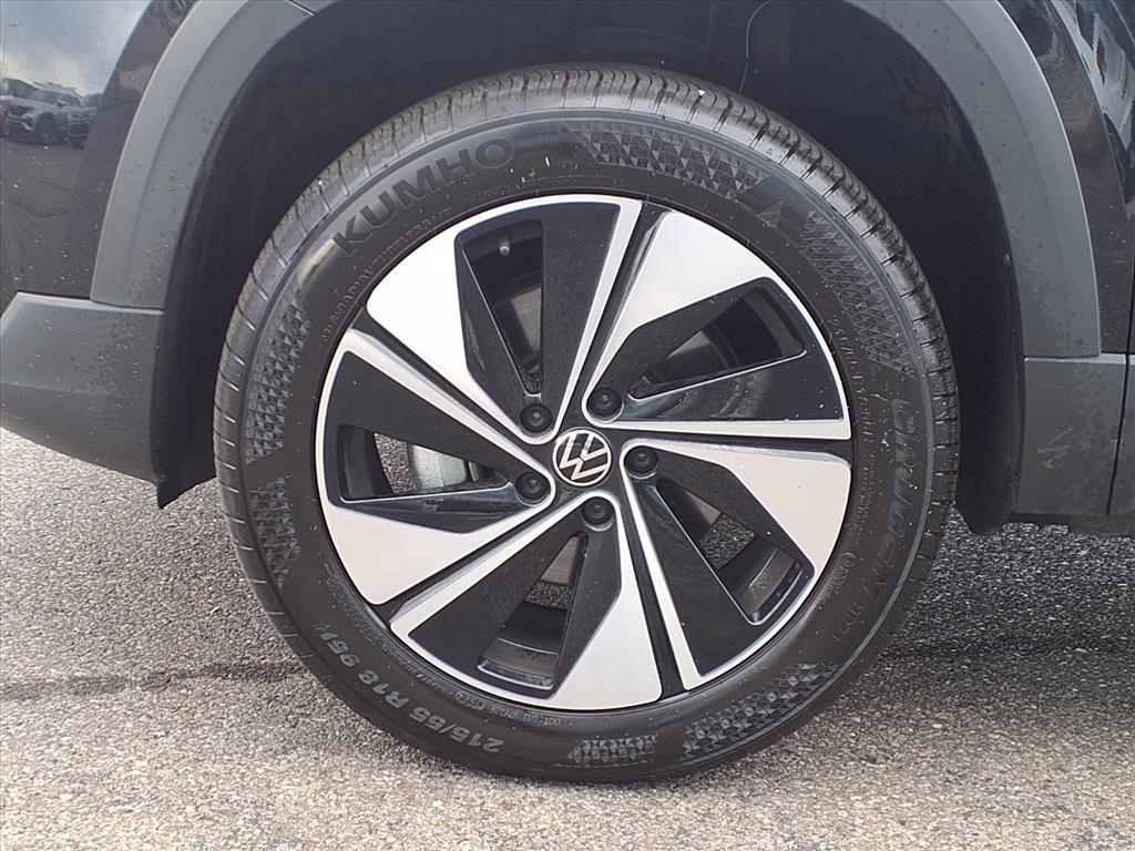 Certified 2024 Volkswagen Taos SE image 22