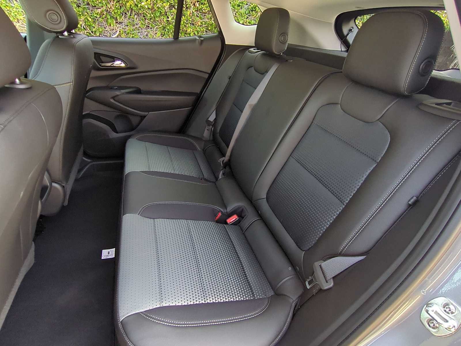 New 2026 Chevrolet Trax LT w/ Midnight Edition FWD image 23