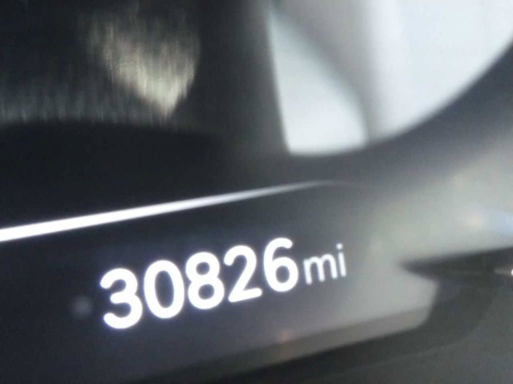 Used 2025 Genesis G70 2.5T RWD image 11