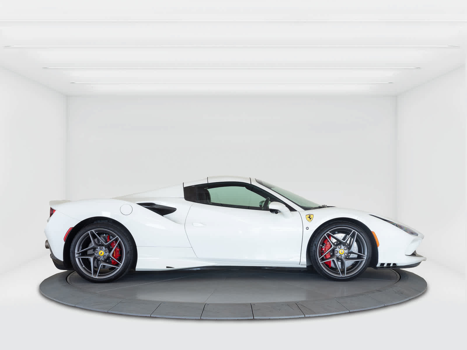 Certified 2022 Ferrari F8 Tributo RWD image 6