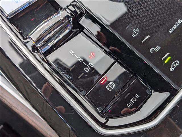 Certified 2024 BMW i7 xDrive60 w/ Premium Package AWD/4WD image 16