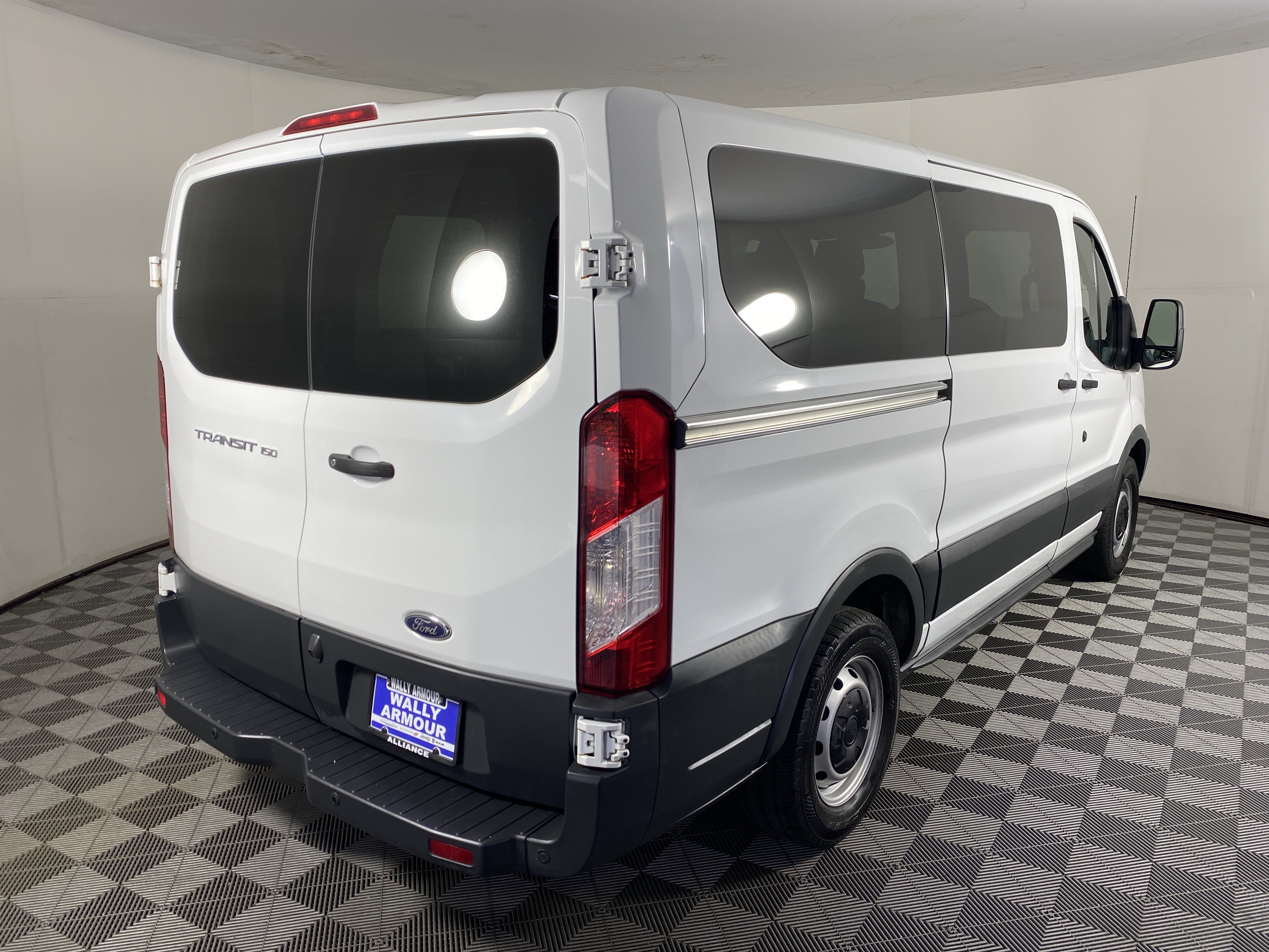 Used 2018 Ford Transit 150 XL RWD image 5